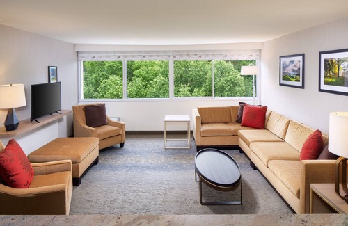 Charlottesville Hotel | Holiday Inn Charlottesville-Monticello by IHG
