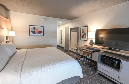 Mayfield Hotel | Holiday Inn Cleveland-Mayfield by IHG