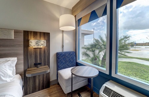 Del Mar Hotel | Holiday Inn Express Corpus Christi Beachfront by IHG