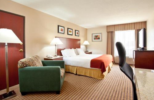Three Rivers Hotel | Holiday Inn Express and Suites Three Rivers by IHG