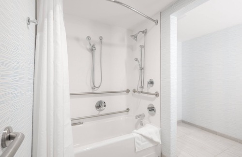 Piety Corner Hotel | Holiday Inn Express Boston - Waltham by IHG