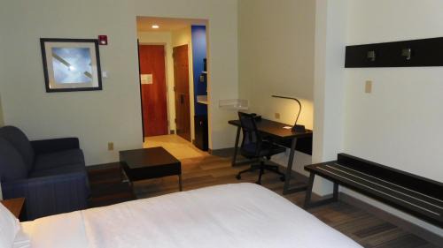 Coventry Hotel | Holiday Inn Express - Coventry S - West Warwick Area by IHG