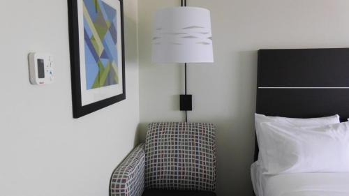 Coventry Hotel | Holiday Inn Express - Coventry S - West Warwick Area by IHG
