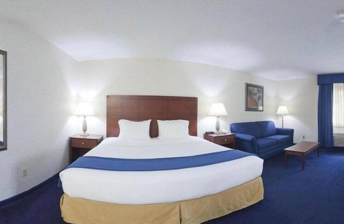 Morrisonville Hotel | Holiday Inn Express Deforest by IHG
