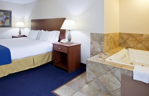 Morrisonville Hotel | Holiday Inn Express Deforest by IHG