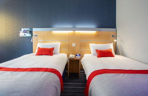 Dunfermline Hotel | Holiday Inn Express Dunfermline by IHG
