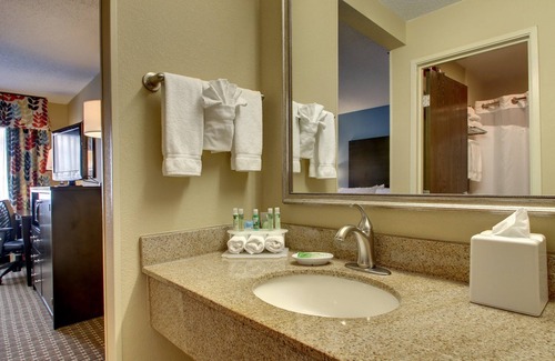 Oak Grove Hotel | Holiday Inn Express Fort Campbell-Oak Grove by IHG