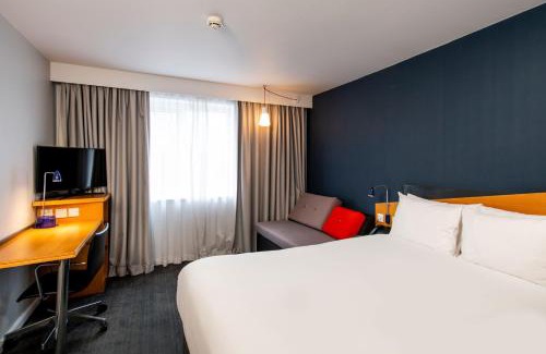 Hamilton Hotel | Holiday Inn Express Hamilton by IHG