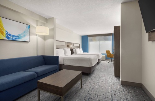 Brockville Hotel | Holiday Inn Express Hotel & Suites Brockville by IHG