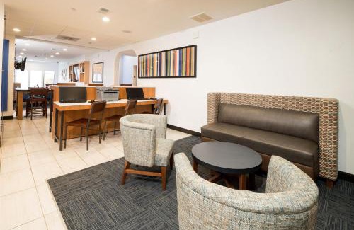 Grand Blanc Hotel | Holiday Inn Express Hotel & Suites Grand Blanc by IHG