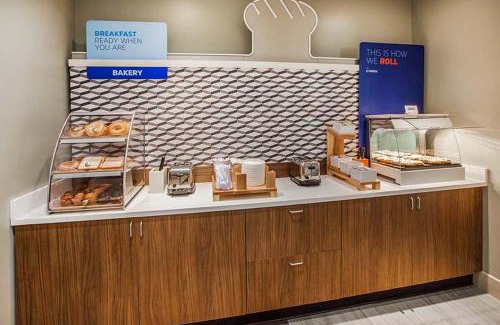 The Forum Hotel | Holiday Inn Express Hotel & Suites Fort Myers East - The Forum by IHG
