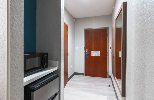 St. Robert Hotel | Holiday Inn Express Hotel & Suites St. Robert by IHG