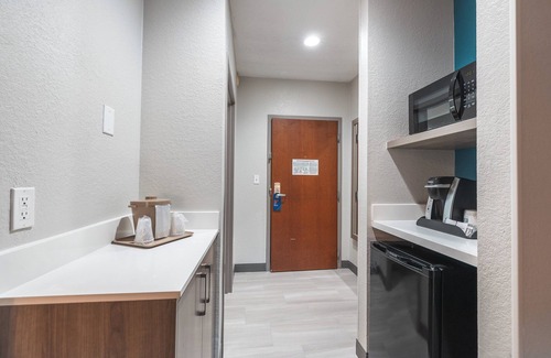 St. Robert Hotel | Holiday Inn Express Hotel & Suites St. Robert by IHG