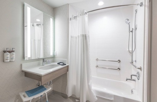 St. Robert Hotel | Holiday Inn Express Hotel & Suites St. Robert by IHG