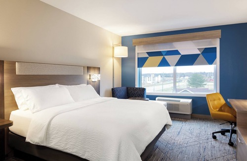 Brady Hotel | Holiday Inn Express Hotel & Suites Brady by IHG