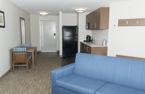 Madison Hotel | Holiday Inn Express Hotel & Suites Madison by IHG
