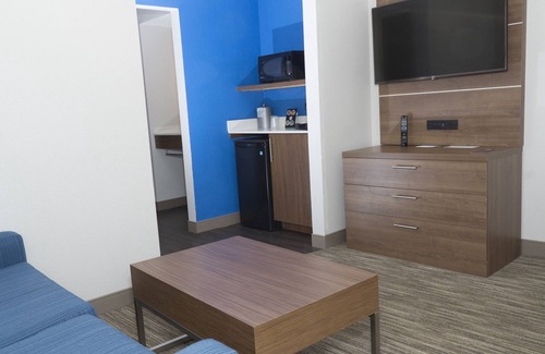 Madison Hotel | Holiday Inn Express Hotel & Suites Madison by IHG