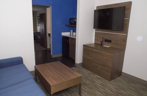 Madison Hotel | Holiday Inn Express Hotel & Suites Madison by IHG