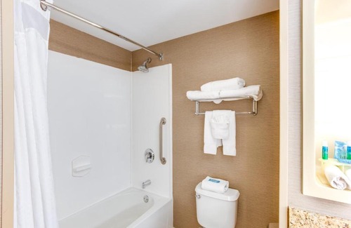 Hellertown Hotel | Holiday Inn Express Hotel & Suites Bethlehem by IHG
