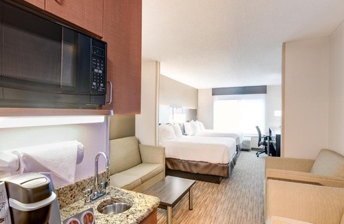 Hellertown Hotel | Holiday Inn Express Hotel & Suites Bethlehem by IHG