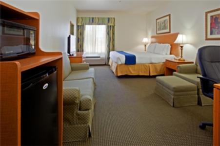 Columbus Hotel | Holiday Inn Express Hotel & Suites Columbus by IHG