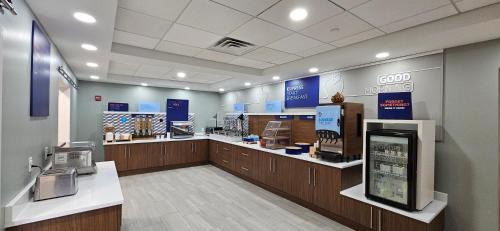 Seabrook Hotel | Holiday Inn Express Hotel & Suites Hampton South-Seabrook by IHG