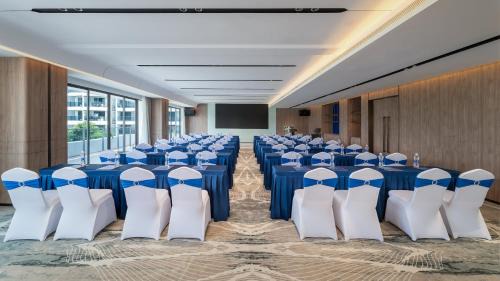Jiangmen Hotel | Holiday Inn Express Jiangmen Yinhu Bay by IHG
