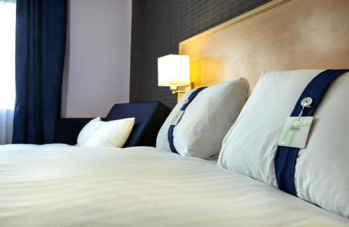 Altrincham Hotel | Holiday Inn Express Manchester Airport by IHG