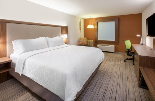 Elizabeth Hotel | Holiday Inn Express Newark Airport Elizabeth by IHG