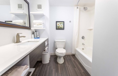 Elizabeth Hotel | Holiday Inn Express Newark Airport Elizabeth by IHG