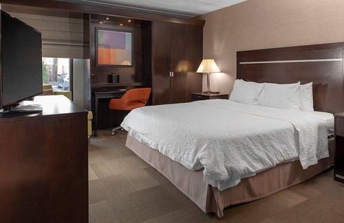 Elizabeth Hotel | Holiday Inn Express Newark Airport Elizabeth by IHG