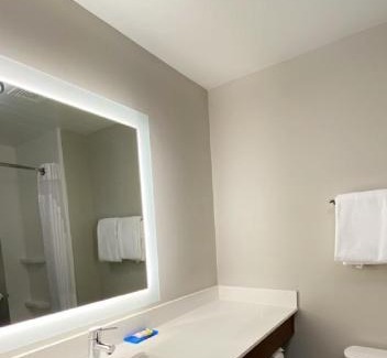 Stafford Hotel | Holiday Inn Express Quantico - Stafford by IHG