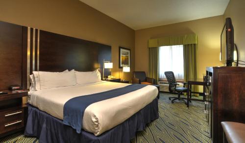 Midwest City Hotel | Holiday Inn Express & Suites Midwest City by IHG