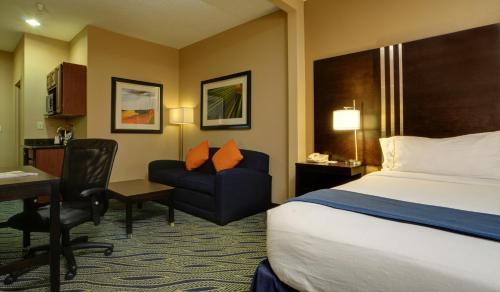 Midwest City Hotel | Holiday Inn Express & Suites Midwest City by IHG