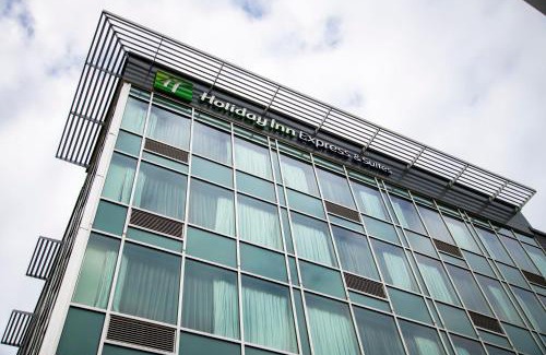 The Waterfront Hotel | Holiday Inn Express & Suites Jersey City - Holland Tunnel by IHG