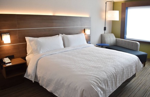 Randolph Hotel | Holiday Inn Express & Suites Boston South - Randolph by IHG