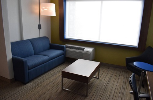 Randolph Hotel | Holiday Inn Express & Suites Boston South - Randolph by IHG
