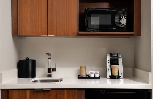 Kenner - Louis Armstrong International Airport Hotel | Holiday Inn Express & Suites New Orleans Airport South by IHG