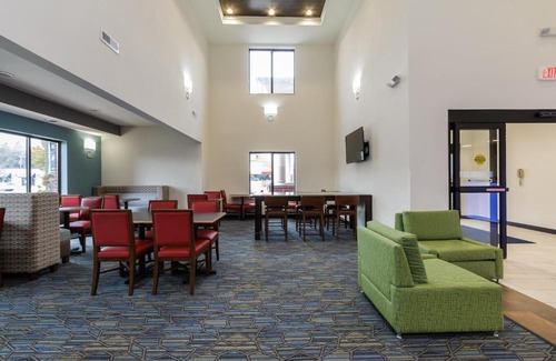 Roseland Hotel | Holiday Inn Express & Suites - South Bend - Notre Dame Univ.