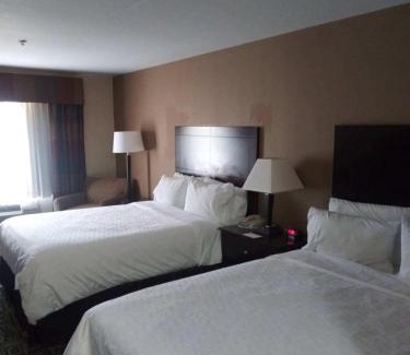 Zanesville Hotel | Holiday Inn Express & Suites Zanesville North by IHG