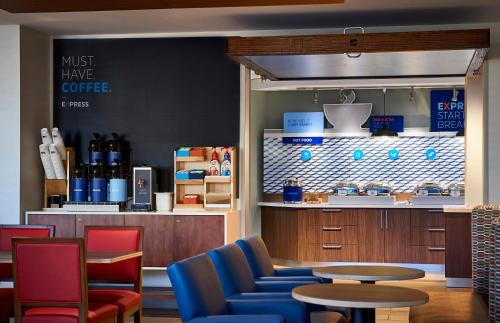 Abingdon Hotel | Holiday Inn Express & Suites - Abingdon by IHG