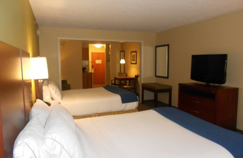 Lancaster Hotel | Holiday Inn Express & Suites Lancaster by IHG