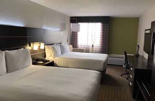 Hialeah Hotel | Holiday Inn Express & Suites Miami - Hialeah by IHG
