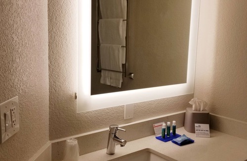 Hialeah Hotel | Holiday Inn Express & Suites Miami - Hialeah by IHG