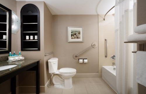 Bells Corners Hotel | Holiday Inn Express & Suites Ottawa West - Nepean by IHG