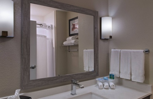 Grandview Hills Hotel | Holiday Inn Express & Suites Austin NW - Four Points by IHG