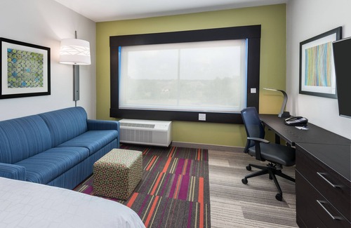 College Station Hotel | Holiday Inn Express & Suites Bryan - College Station by IHG