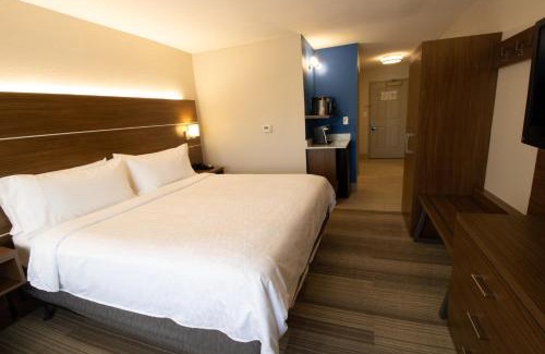 Lakeview Hotel | Holiday Inn Express & Suites Manassas by IHG