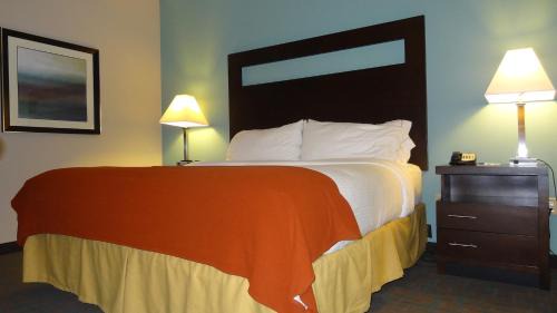 Bonner Springs Hotel | Holiday Inn Express Hotel Kansas City - Bonner Springs by IHG