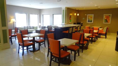 Bonner Springs Hotel | Holiday Inn Express Hotel Kansas City - Bonner Springs by IHG